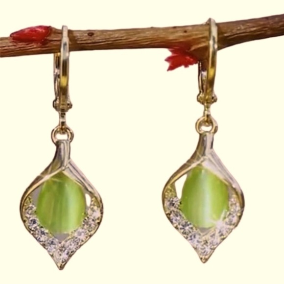 NWT  Light Green Opal Earrings, diamond accent in color Gold - Picture 10 of 10